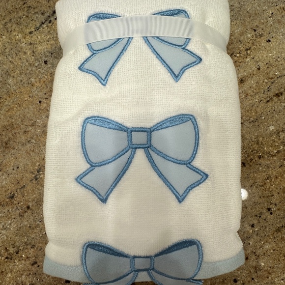NWOT Rachel Zoe Hand Towels - Picture 3 of 6